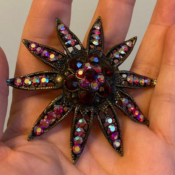 Gorgeous Starburst Ruby Rhinestone Brooch - Picture 4 of 5